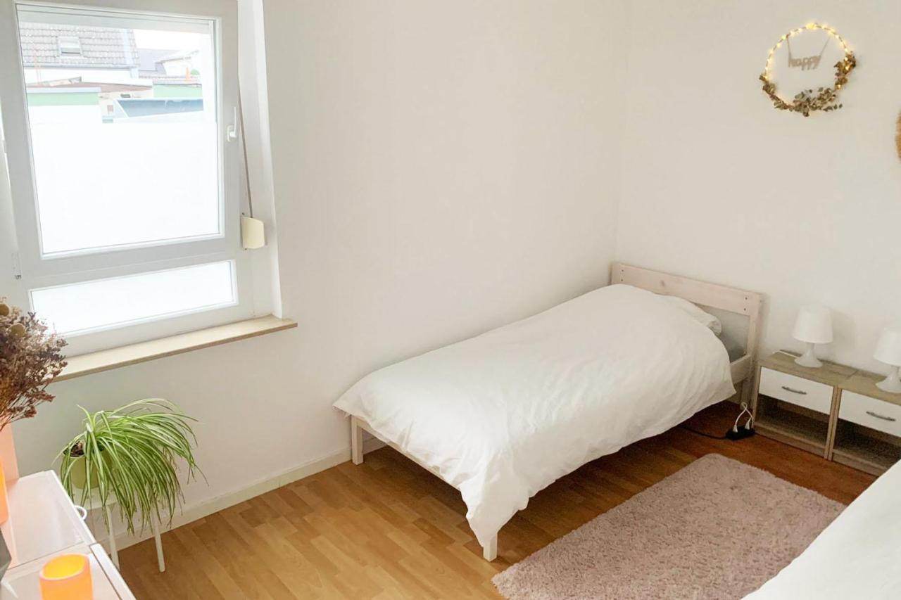 3 Bedroom Apartment In Leverkusen Eksteriør billede