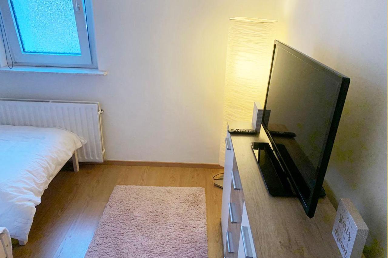 3 Bedroom Apartment In Leverkusen Eksteriør billede